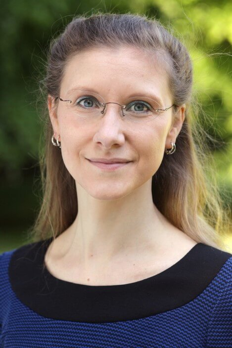 Frau Stephanie Levin
